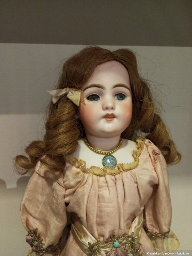 Куклы, игрушки, детская одежда и обувь на выставке моды 19-го века