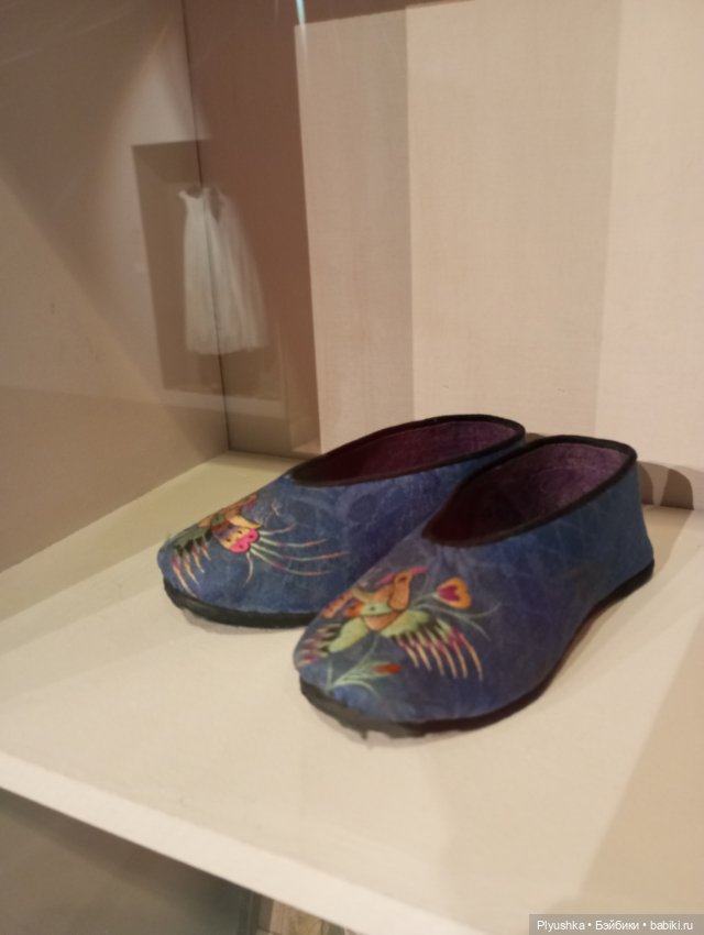 Куклы, игрушки, детская одежда и обувь на выставке моды 19-го века