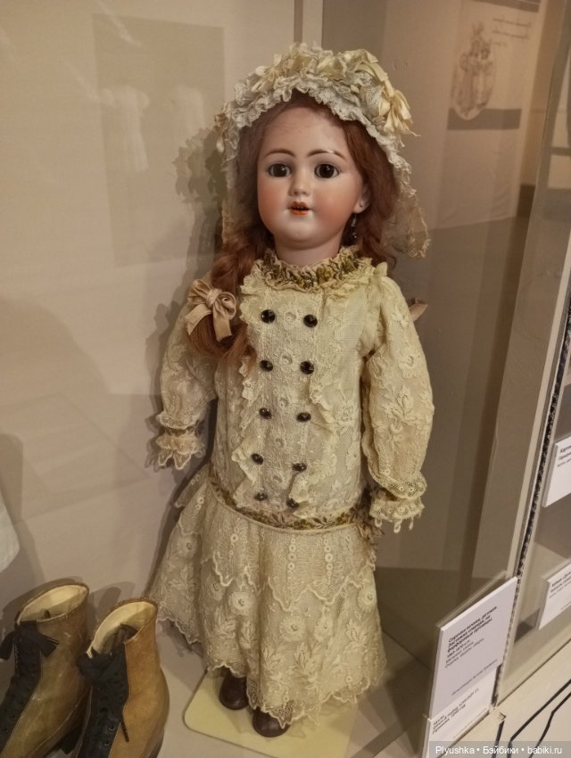 Куклы, игрушки, детская одежда и обувь на выставке моды 19-го века