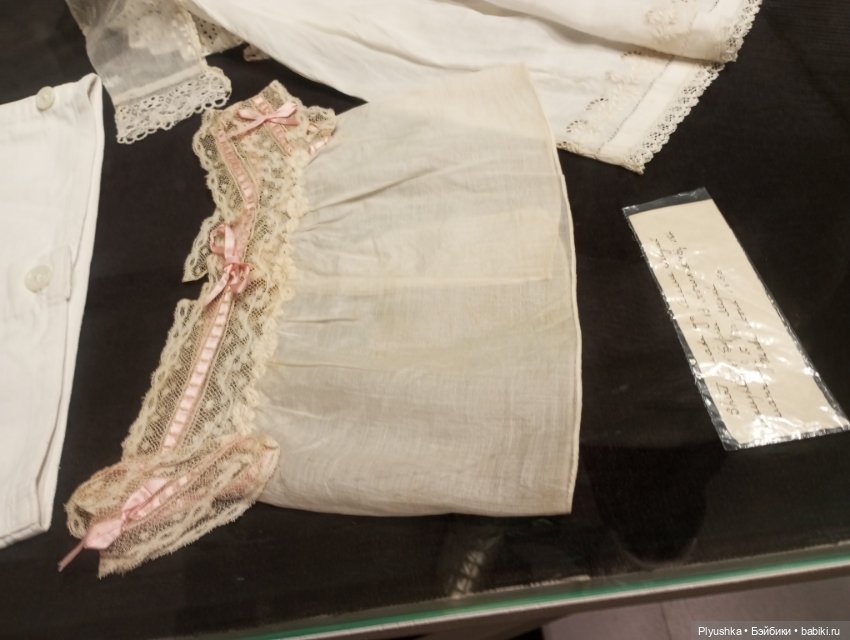 Куклы, игрушки, детская одежда и обувь на выставке моды 19-го века