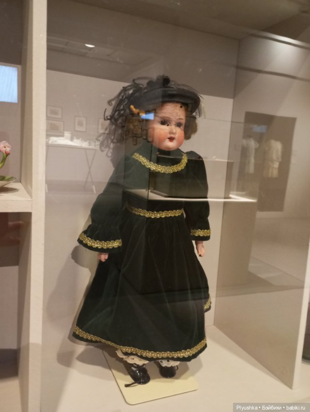 Куклы, игрушки, детская одежда и обувь на выставке моды 19-го века