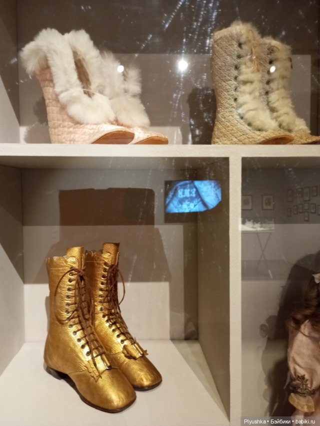 Куклы, игрушки, детская одежда и обувь на выставке моды 19-го века