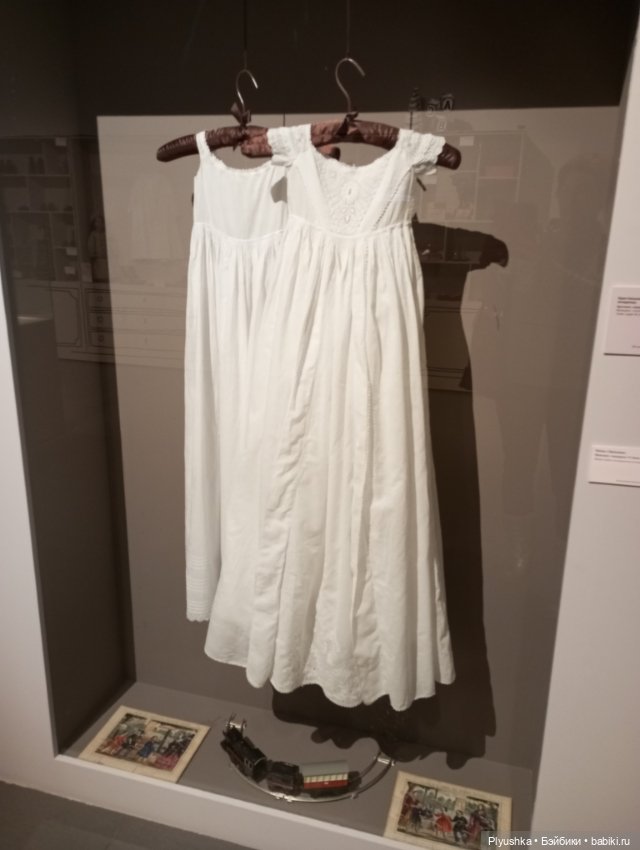 Куклы, игрушки, детская одежда и обувь на выставке моды 19-го века