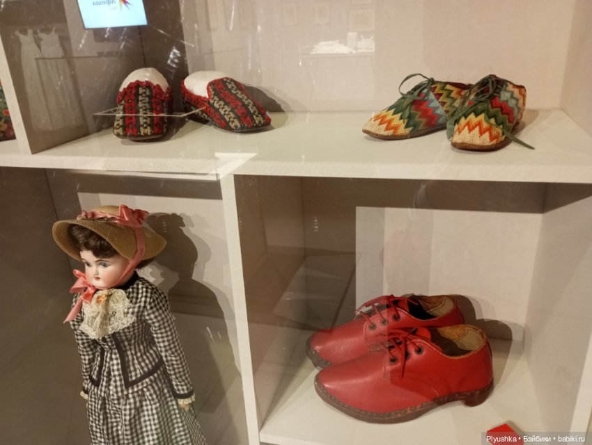 Куклы, игрушки, детская одежда и обувь на выставке моды 19-го века