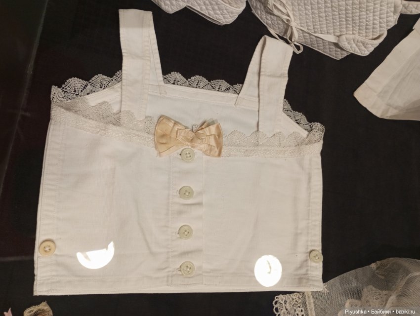 Куклы, игрушки, детская одежда и обувь на выставке моды 19-го века