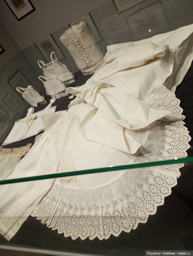 Куклы, игрушки, детская одежда и обувь на выставке моды 19-го века