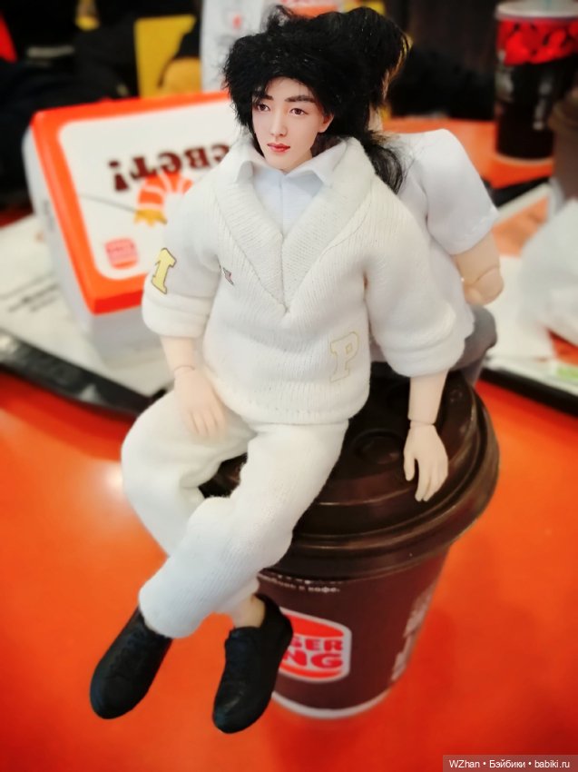 На прогулке — Портретные куклы знаменитостей: звезды кино