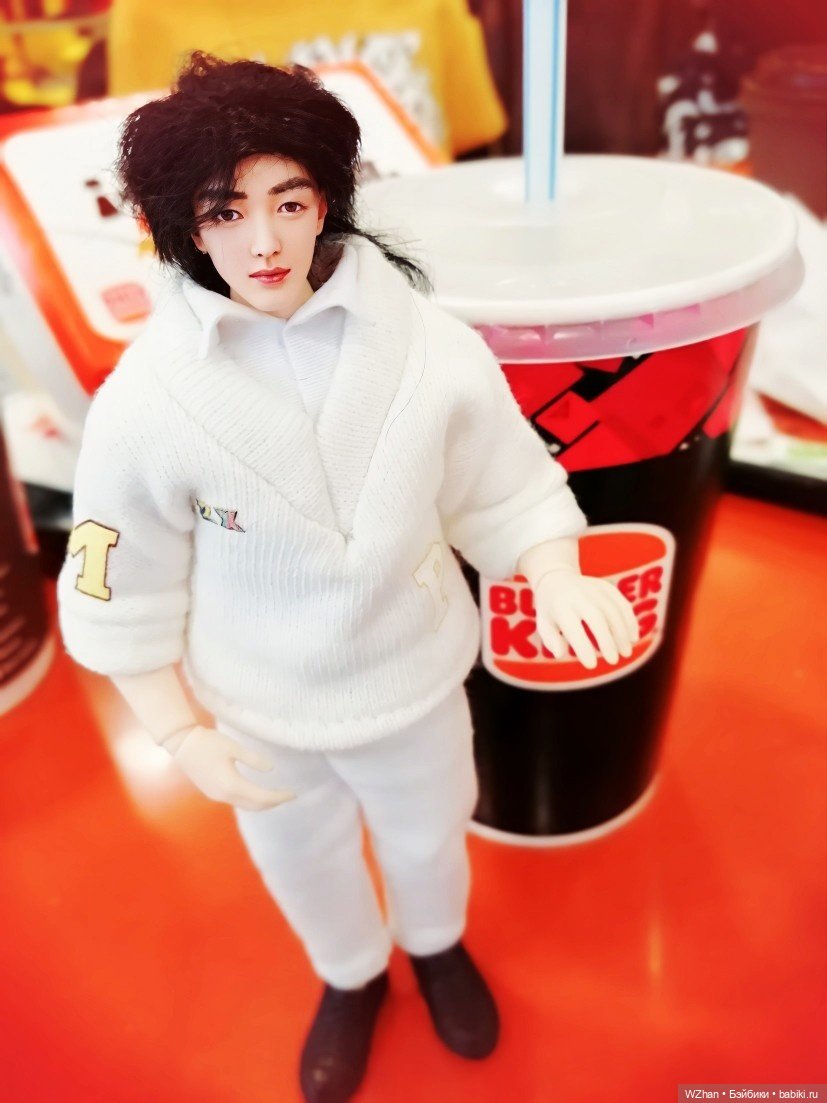 На прогулке — Портретные куклы знаменитостей: звезды кино