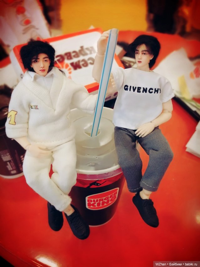 На прогулке — Портретные куклы знаменитостей: звезды кино