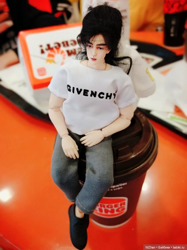 На прогулке — Портретные куклы знаменитостей: звезды кино