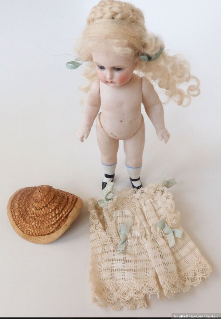 Любовь к простым платьям — Антикварные куклы Mignonette (Миньонетта): карманные