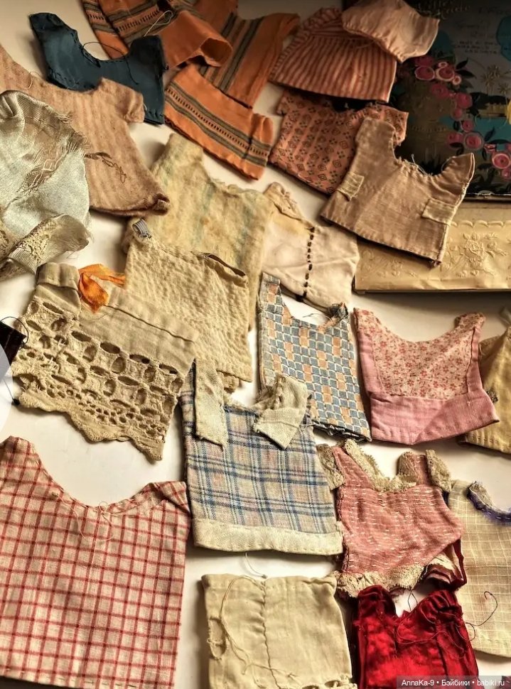 Любовь к простым платьям — Антикварные куклы Mignonette (Миньонетта): карманные