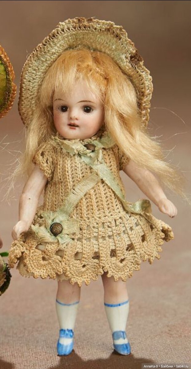 Вязаные наряды для миньонет