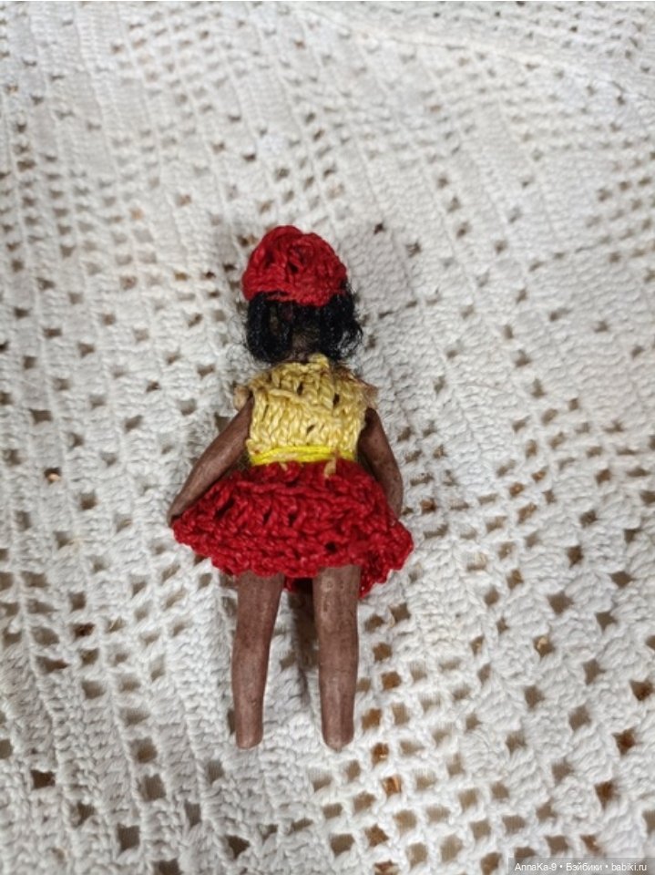 Вязаные наряды для миньонет (фото 6)