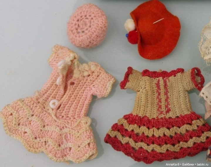 Вязаные наряды для миньонет (фото 9)