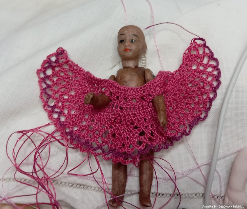 Вязаные наряды для моих миньонет (фото 10)