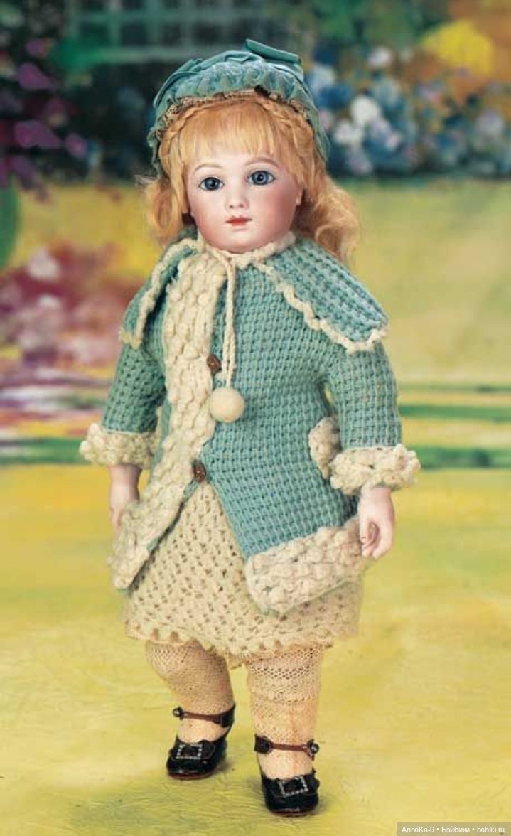 Вязаные наряды для больших и маленьких антикварных куколок