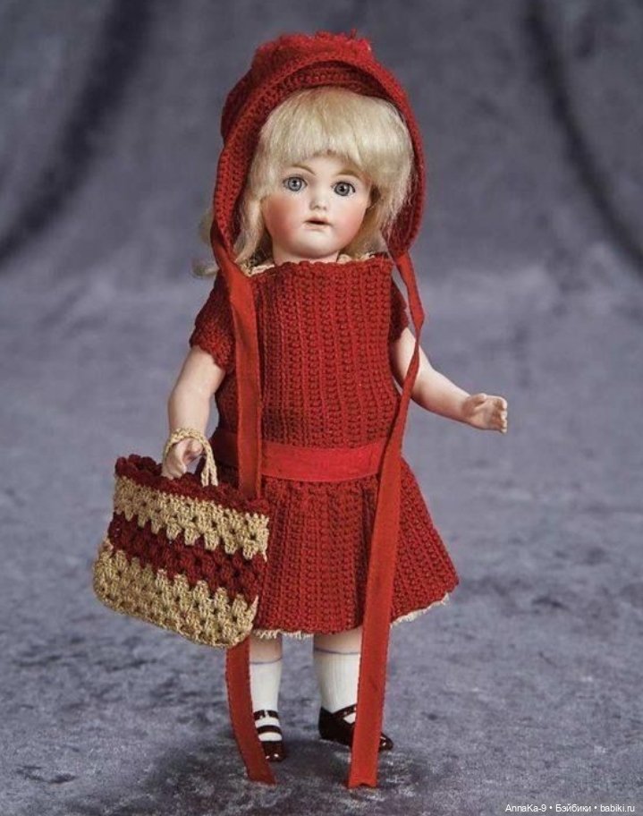 Вязаные наряды для больших и маленьких антикварных куколок