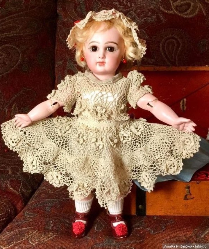 Вязаные наряды для больших и маленьких антикварных куколок