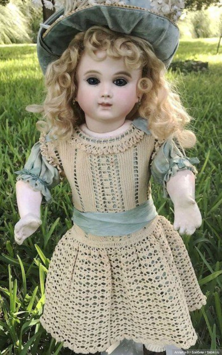 Вязаные наряды для больших и маленьких антикварных куколок (фото 9)