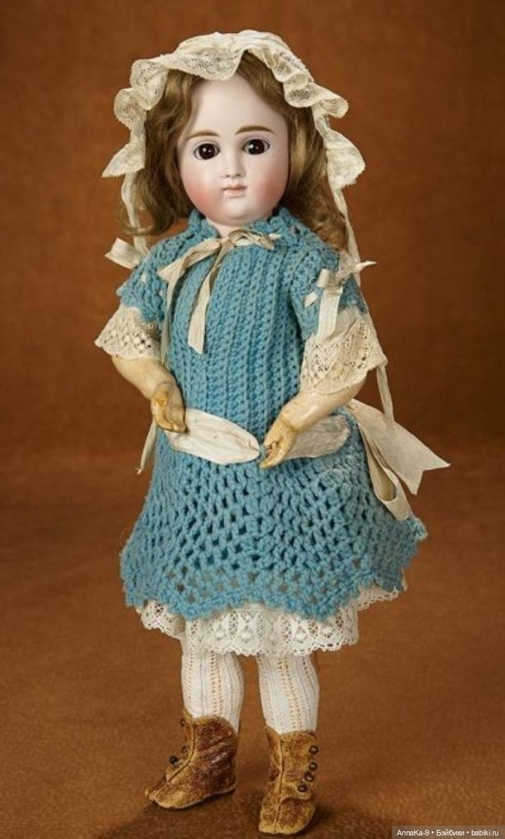 Вязаные наряды для больших и маленьких антикварных куколок