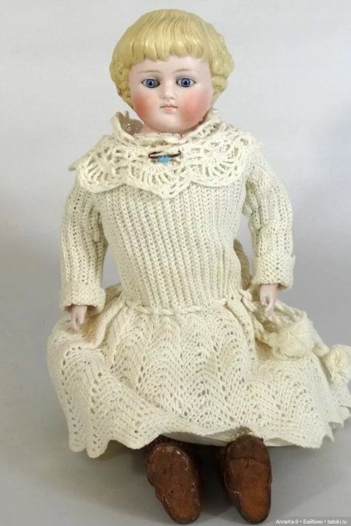 Вязаные наряды для больших и маленьких антикварных куколок (фото 10)