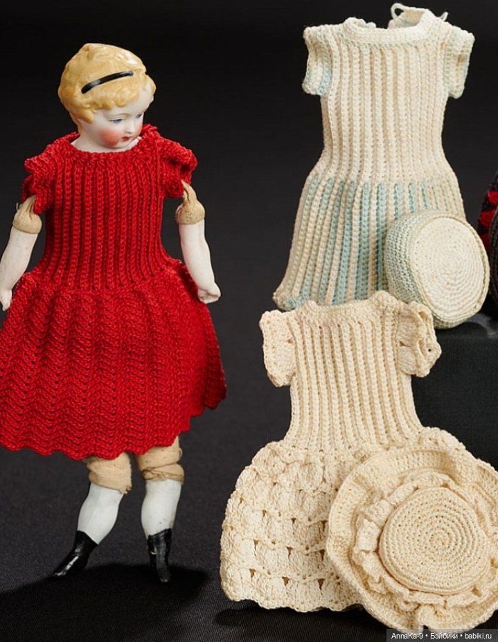 Вязаные наряды для больших и маленьких антикварных куколок