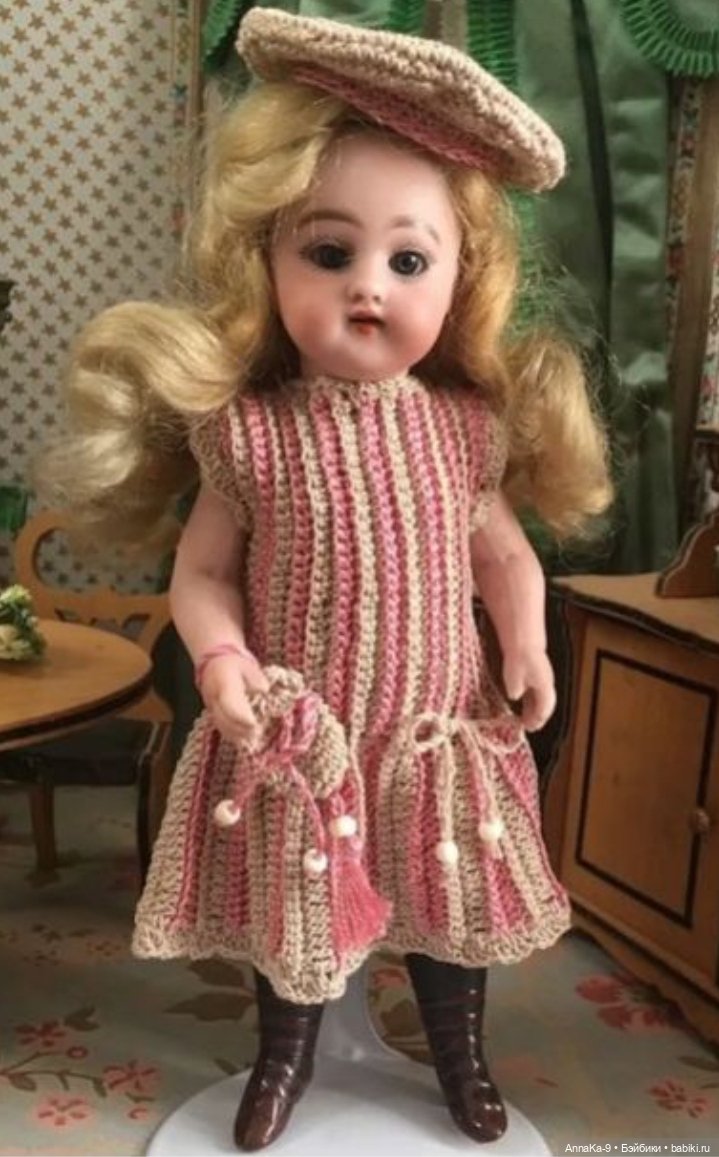 Вязаные наряды для больших и маленьких антикварных куколок
