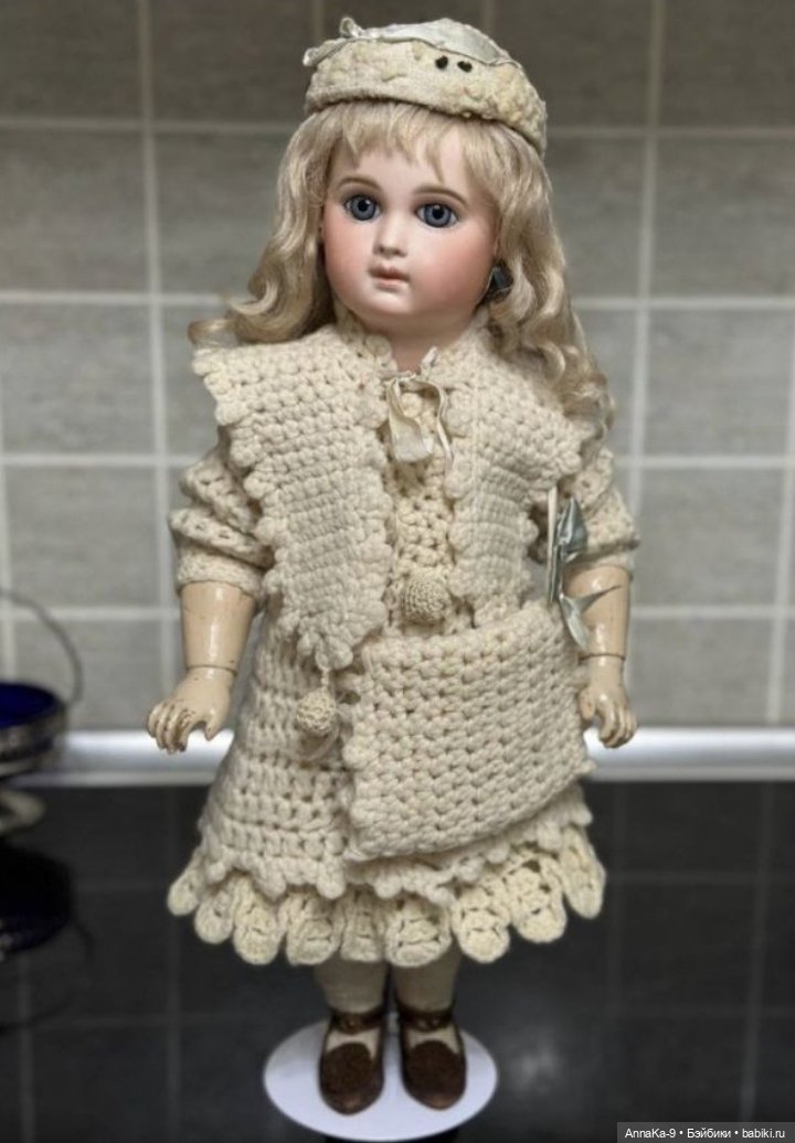 Вязаные наряды для больших и маленьких антикварных куколок (фото 8)