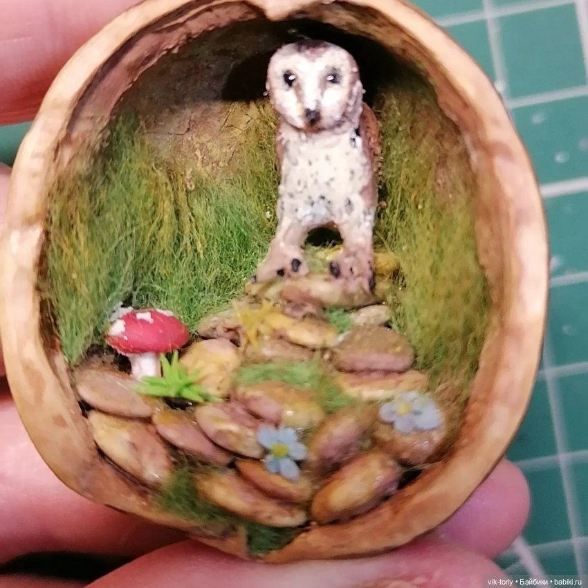 Миниатюра в грецком орехе (фото 2)