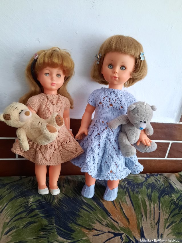 Эльвия и Джемма в новых платьях