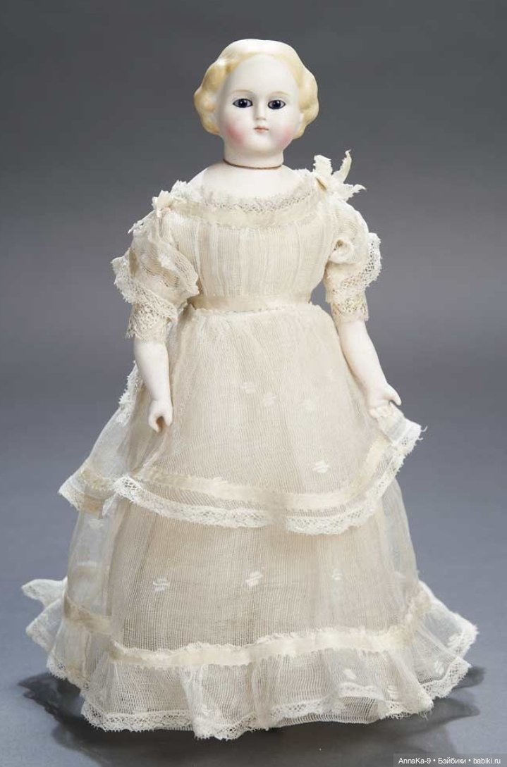 Кукольные платья из кружев, хлопковой сетки и шитья