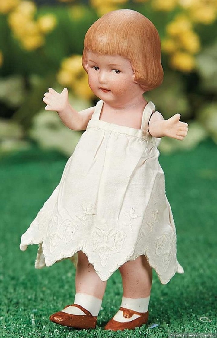 Кукольные платья из кружев, хлопковой сетки и шитья (фото 6)