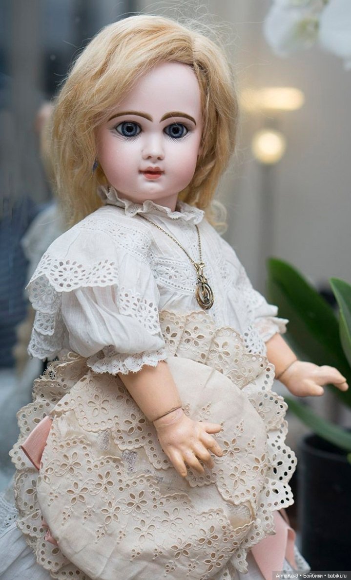 Кукольные платья из кружев, хлопковой сетки и шитья