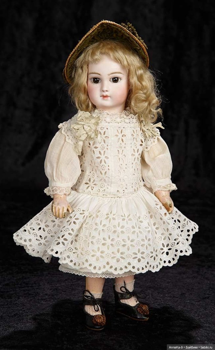Кукольные платья из кружев, хлопковой сетки и шитья