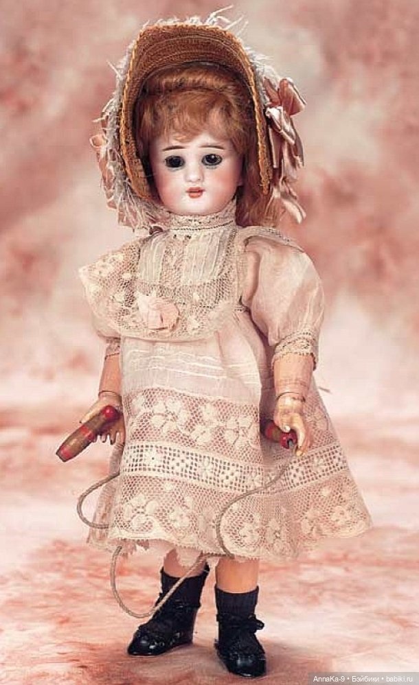 Кукольные платья из кружев, хлопковой сетки и шитья