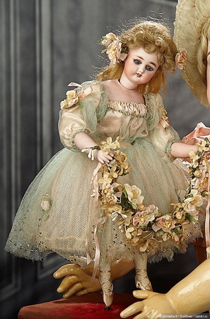 Кукольные платья из кружев, хлопковой сетки и шитья