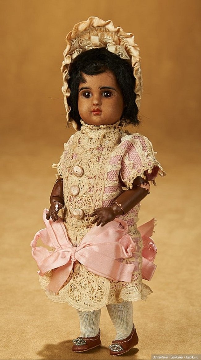 Кукольные платья из кружев, хлопковой сетки и шитья