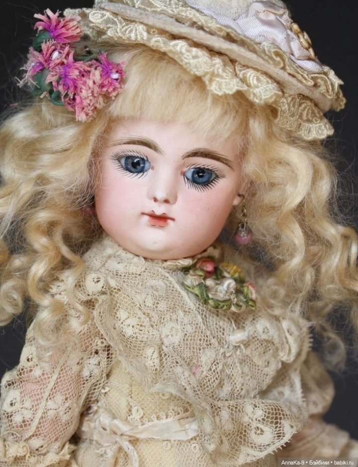 Кукольные платья из кружев, хлопковой сетки и шитья