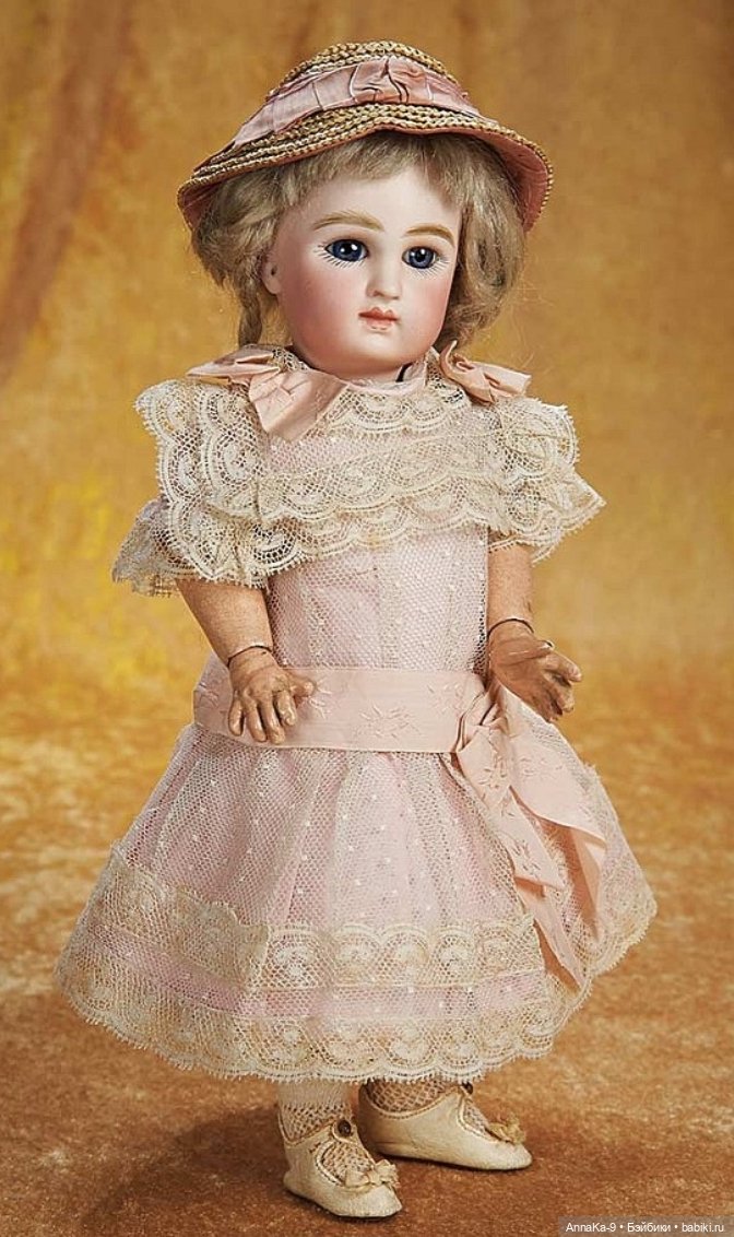 Кукольные платья из кружев, хлопковой сетки и шитья