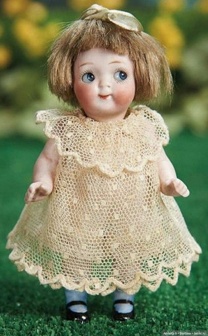 Кукольные платья из кружев, хлопковой сетки и шитья