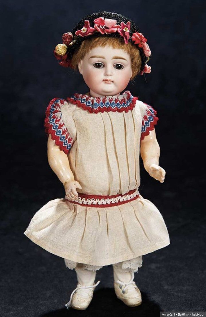 Платья для антикварных кукол с декором тесьмой