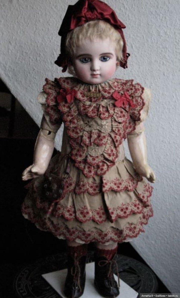 Платья для антикварных кукол с декором тесьмой