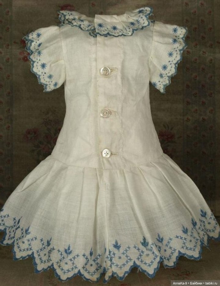 Платья для антикварных кукол с декором тесьмой