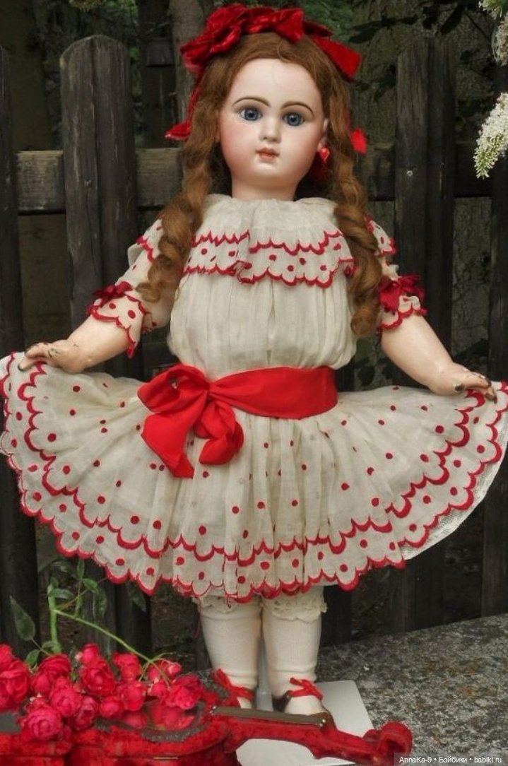 Платья для антикварных кукол с декором тесьмой