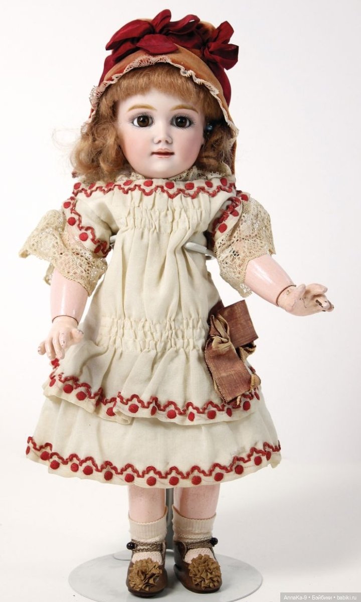 Платья для антикварных кукол с декором тесьмой