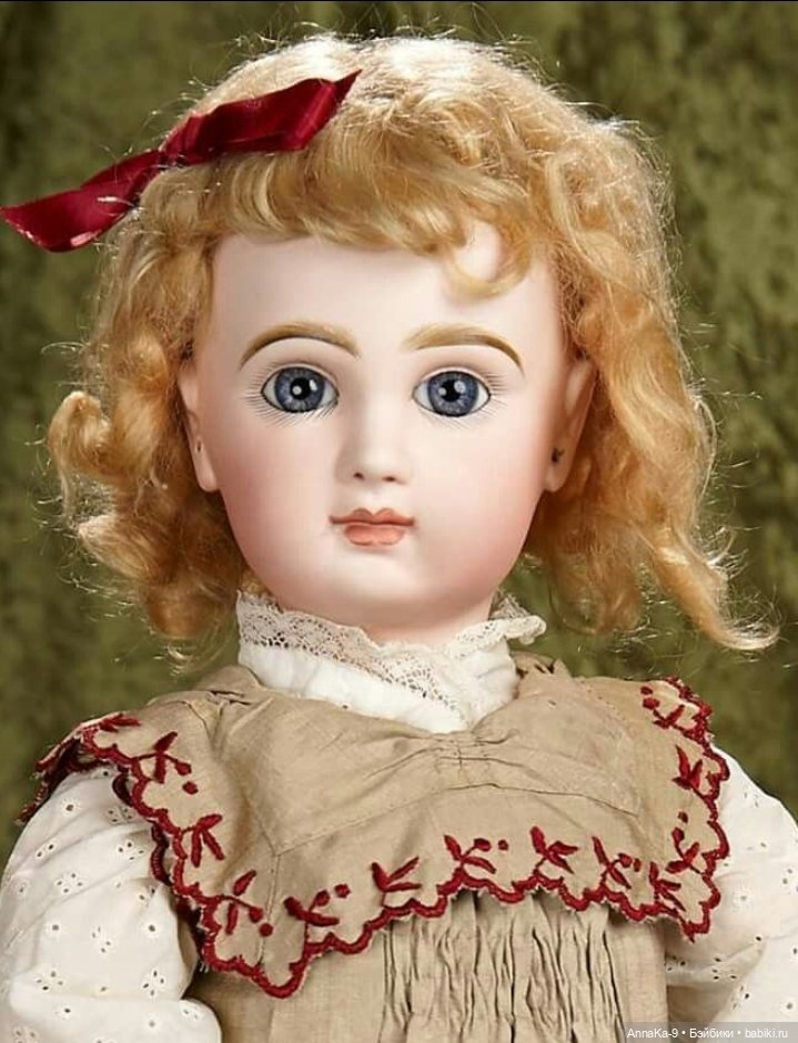 Платья для антикварных кукол с декором тесьмой