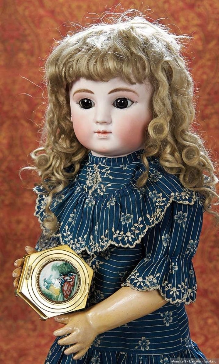 Платья для антикварных кукол с декором тесьмой