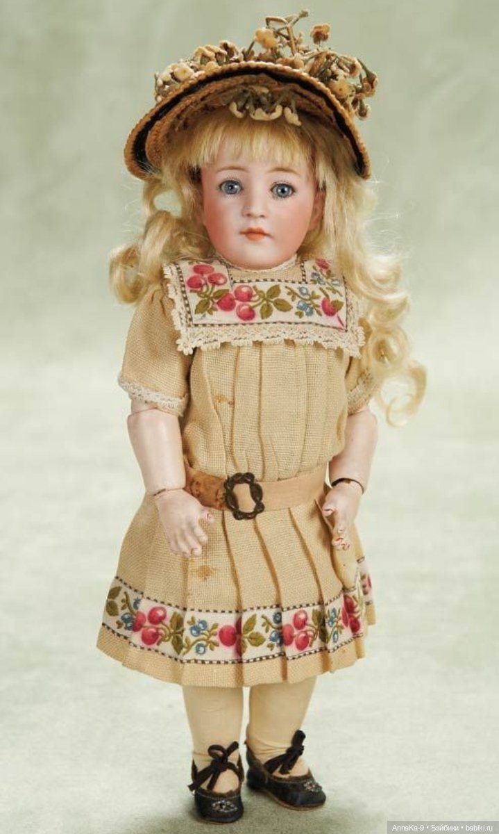 Платья для антикварных кукол с декором тесьмой