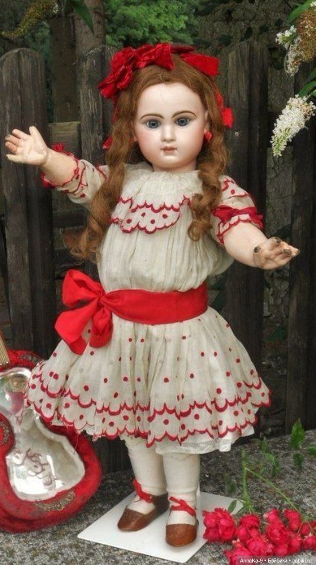 Платья для антикварных кукол с декором тесьмой